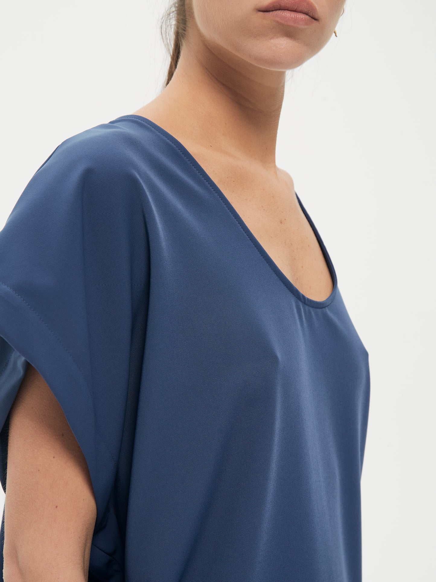 IXOS Top con maniche asimmetriche BLU