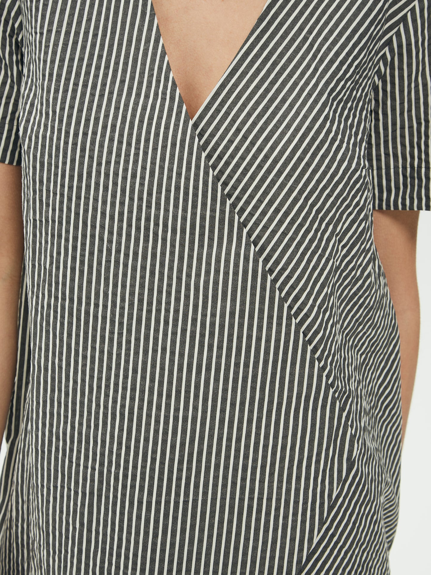 IXOS Abito con tagli geometrici GRIGIO