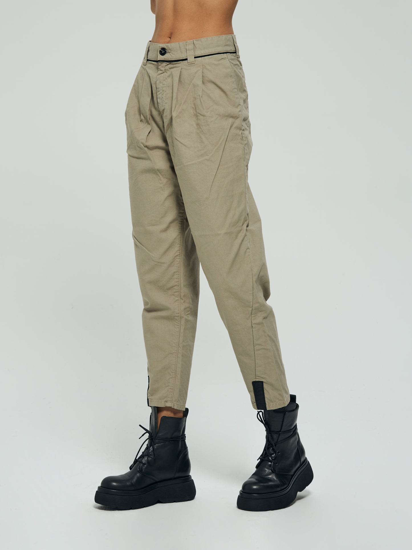 IXOS Pantalone con pinces BEIGE