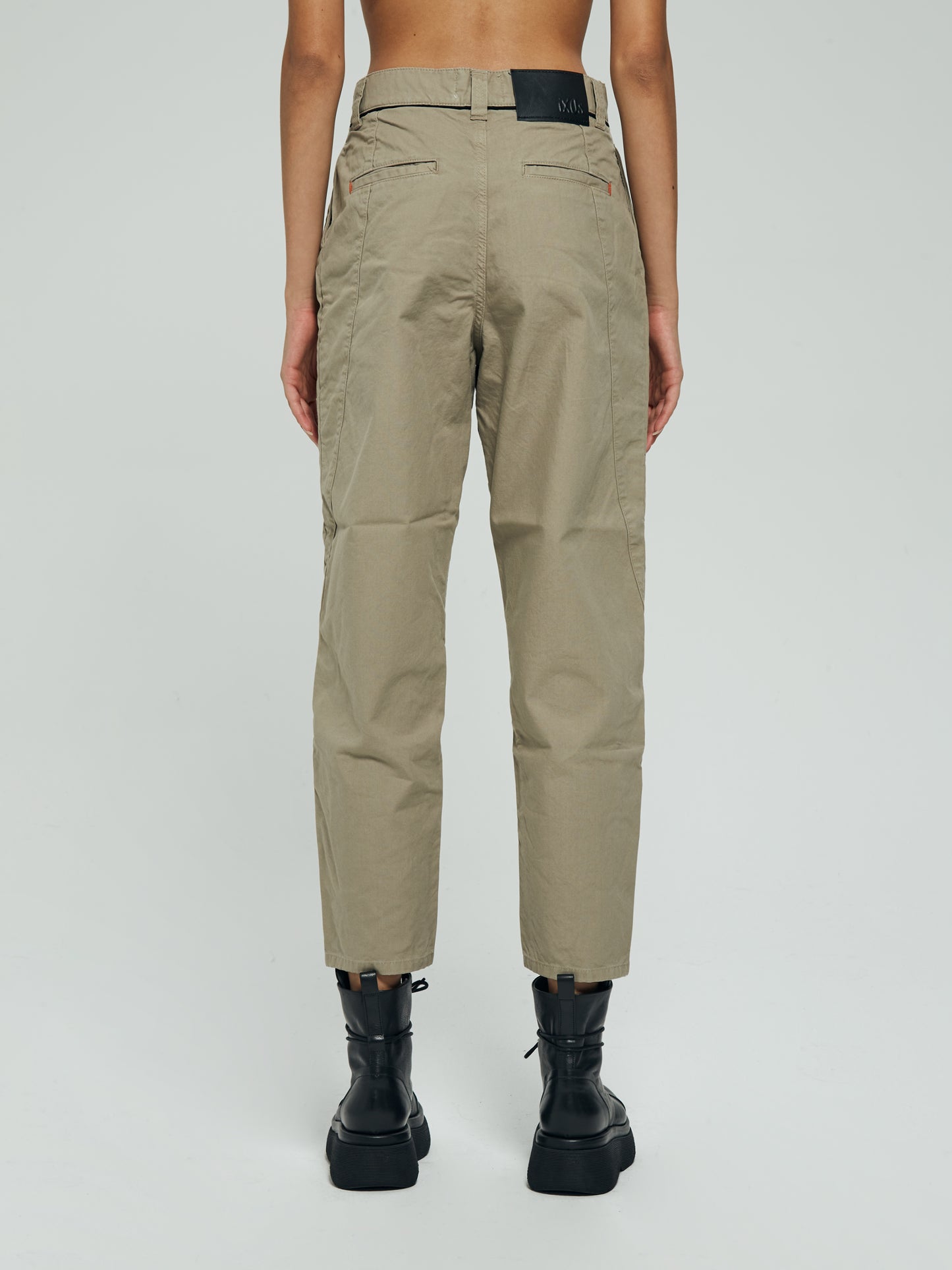 IXOS Pantalone con pinces BEIGE